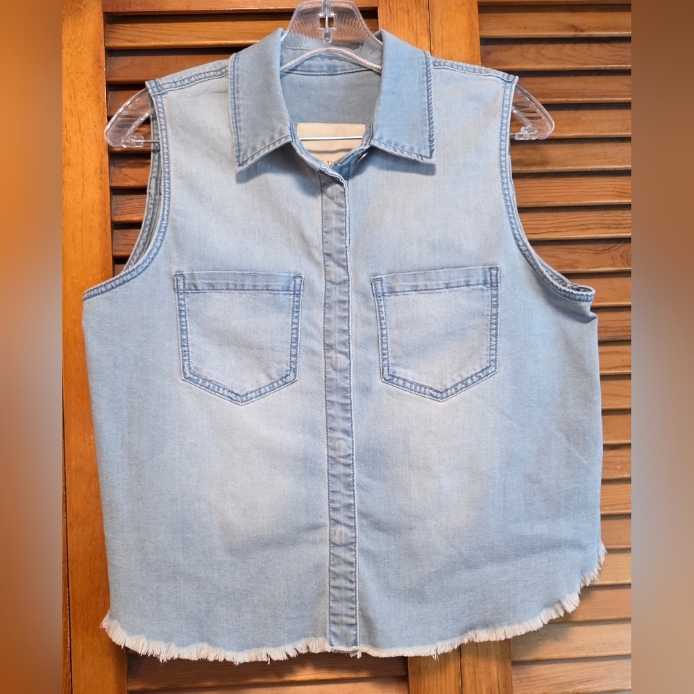 Blue Thread Tribal Denim Sleeveless Frayed Hem Snap Front Womens Shirt Size P/S